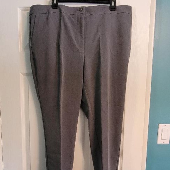 LOFT Pants - 🟡 LOFT // Straight Leg Cigarette Pants NWT